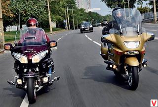 Сравнение мотоциклов  BMW K 1200 LT и Honda GL 1800 Gold Wing