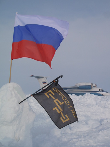 флаг oppozit.ru установили на северном полюсе
