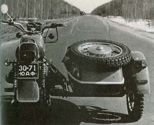 мотоцикл м-73. Со всех сторон мотоцикл смотрелся современно, для 1980 года.