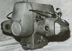 двигатель М-73<br />
Привод распредвала - цепью.<br />
Электростартер и мощный<br />
генератор - яркая особенность<br />
750-кубового мотора.
